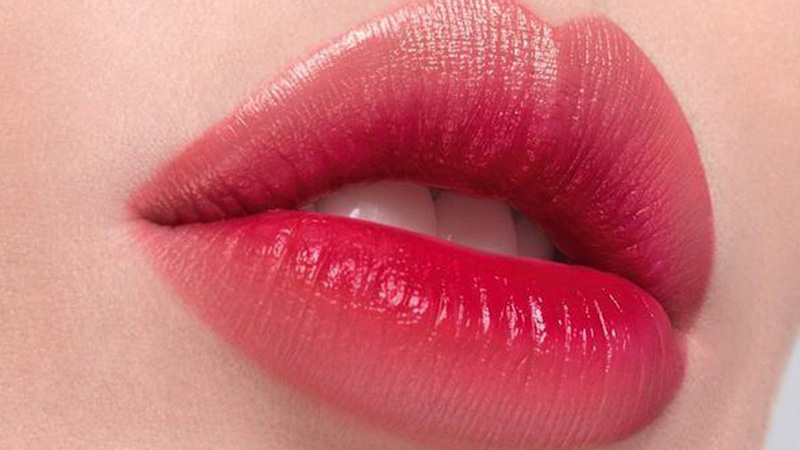 Dịch vụ Phun môi Bong đậm của Luxie