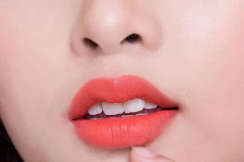 Phun môi màu cam đào