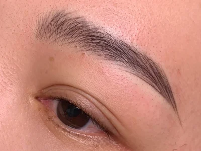  DÁNG NGANG CONG CHÂU Á