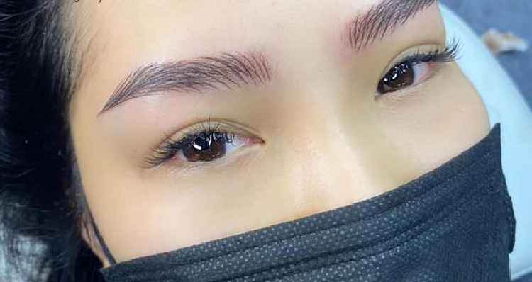 Lông mày trổ xanh đỏ, đâu là nguyên nhân